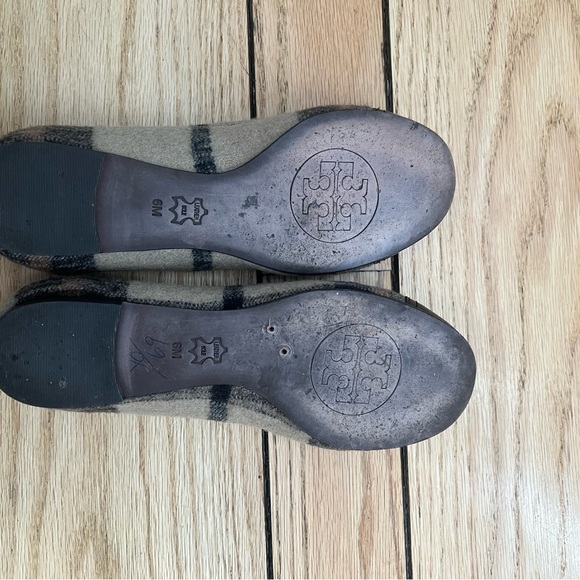 Tory Burch Women's Plaid Flats with Gold Logo shoes - Picture 11 of 13